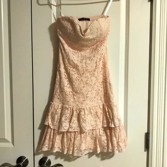 ✨SALE: 2 for 50% off!✨ Suzy Shier lace blush pink strapless dress - XS - Picture 2 of 6